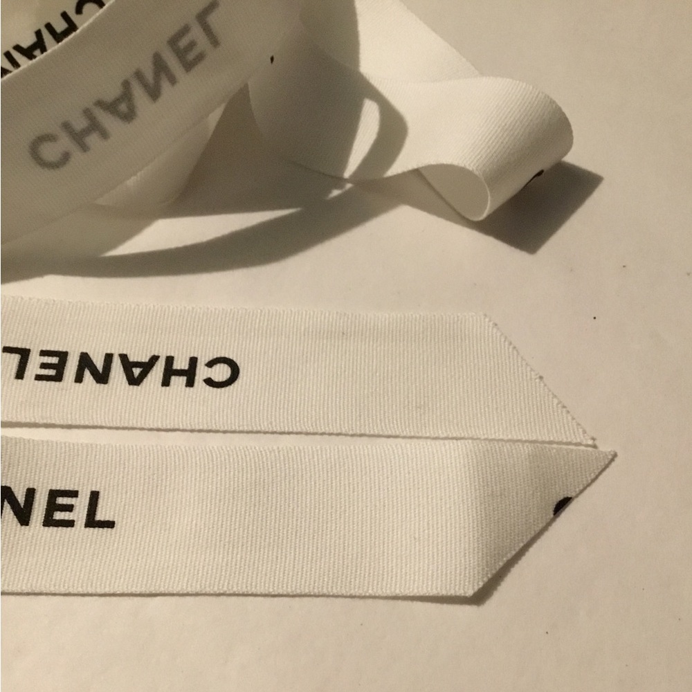 CHANEL - Picture 5 of 8